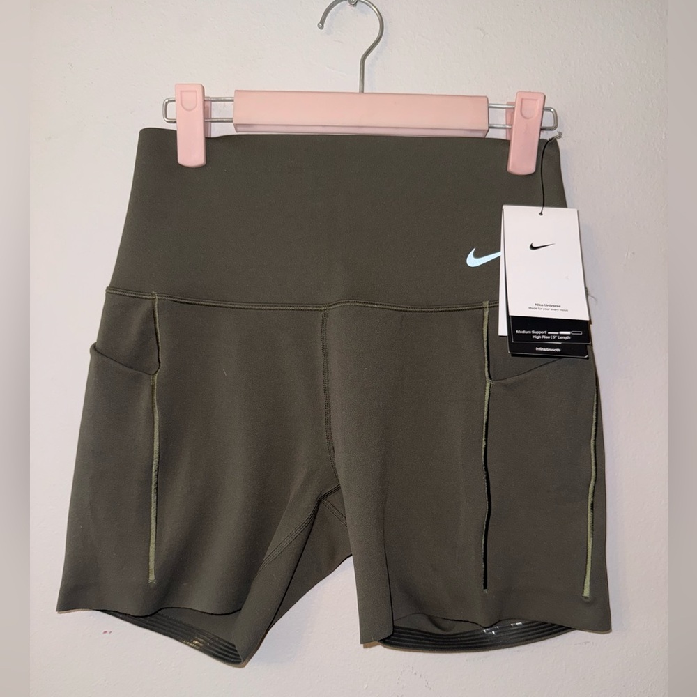 NWOT! Nike Universe performance Biker Shorts- Size M - Picture 4 of 5